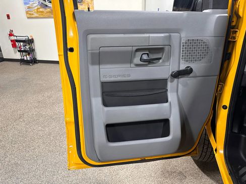Used 2009 Ford E-150 and Econoline 150 Wagon image 16