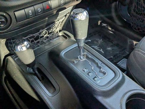 Used 2017 Jeep Wrangler Sahara w/ Connectivity Group image 12