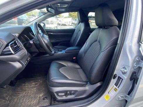 Used 2024 Toyota Camry SE image 13