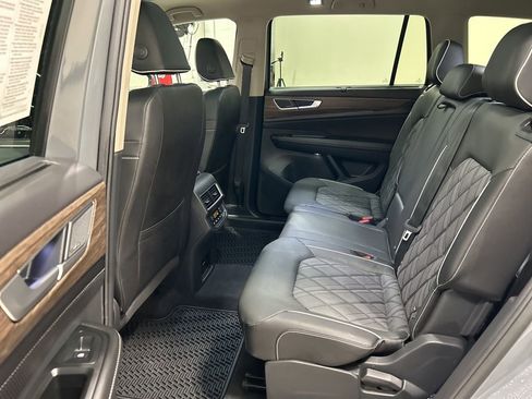 Used 2025 Volkswagen Atlas SEL Premium R-Line image 28