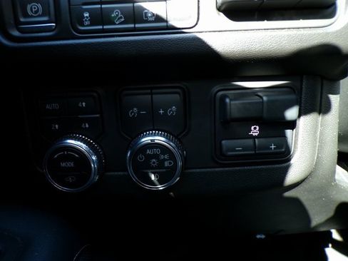 Used 2023 GMC Yukon XL AT4 w/ AT4 Premium Plus Package image 26