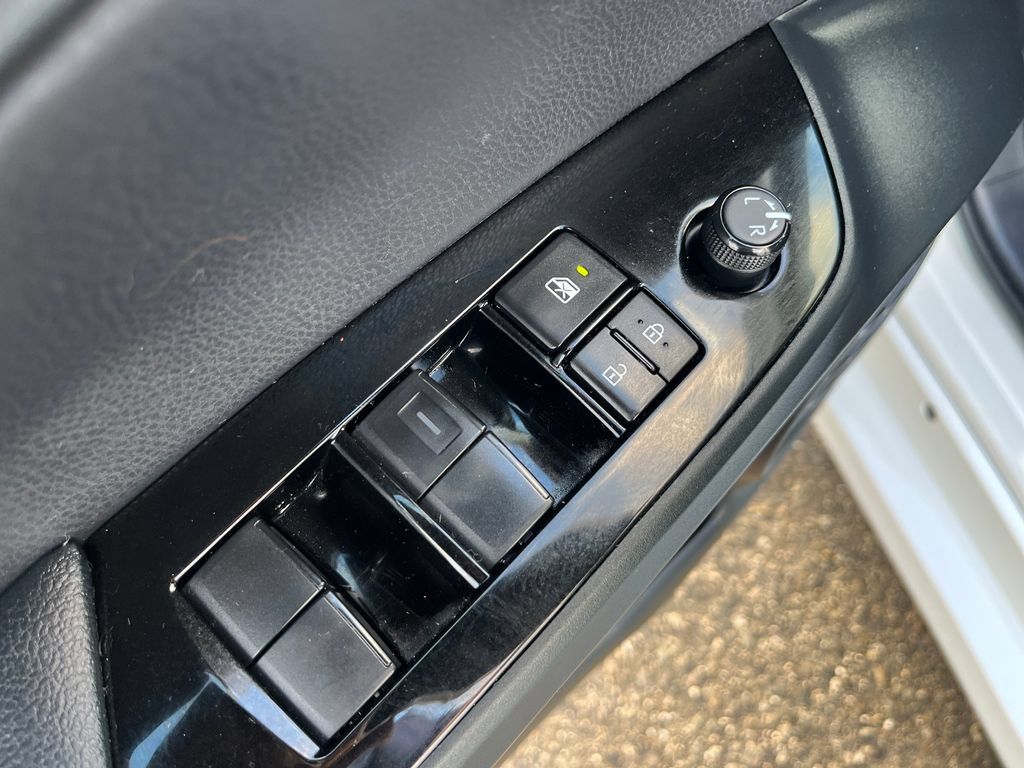 Used 2021 Toyota Prius Prime XLE w/ Carpet Mat Package (TMS) FWD image 11