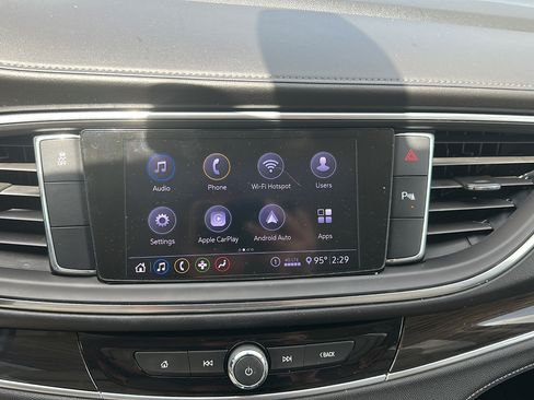 Used 2020 Buick Enclave Essence FWD image 11