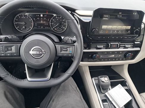 New 2025 Nissan Pathfinder SL w/ SL Premium Package image 13