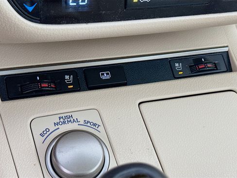 Used 2014 Lexus ES 350 w/ Luxury Package FWD image 26