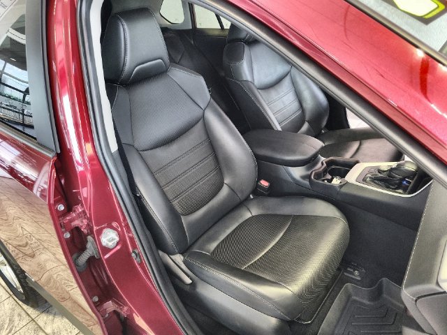Used 2020 Toyota RAV4 Limited AWD/4WD image 25