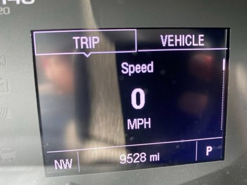 Used 2020 Chevrolet Trax LT FWD image 2