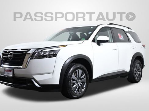 Used 2025 Nissan Pathfinder SV image 1