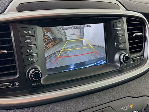 Used 2020 Kia Sorento LX w/ LX I4 Convenience Package AWD/4WD image 13