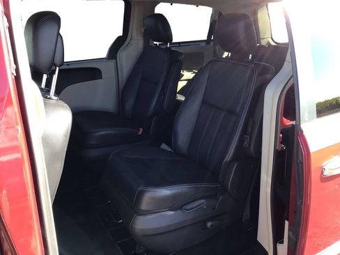 Used 2015 Chrysler Town & Country Touring-L w/ Driver Convenience Group FWD image 10