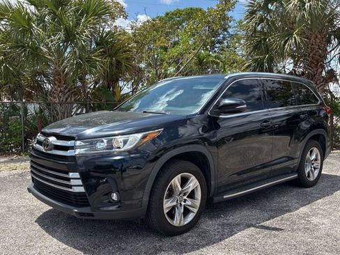 Used 2019 Toyota Highlander Limited FWD image 1
