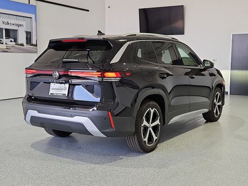 New 2026 Volkswagen Tiguan SE FWD image 9