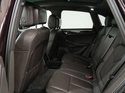 Used 2023 Porsche Macan AWD/4WD image 16