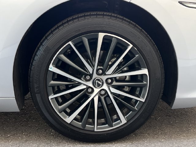 Used 2025 Lexus ES 350 w/ Premium Package FWD image 12