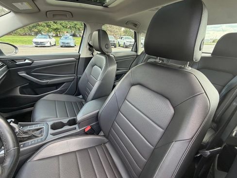Used 2024 Volkswagen Jetta SE FWD image 7