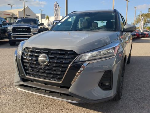 Used 2021 Nissan Kicks SR image 9
