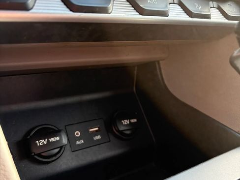 Used 2020 Hyundai Elantra SEL FWD image 19
