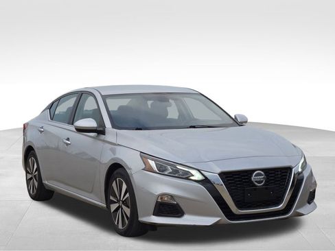 Used 2022 Nissan Altima 2.5 SV image 2