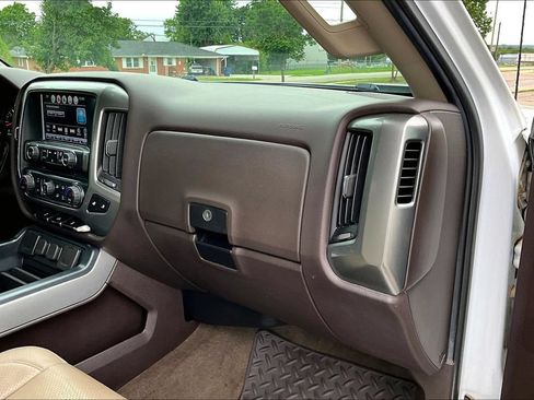 Used 2018 Chevrolet Silverado 1500 LT w/ All Star Edition AWD/4WD image 13