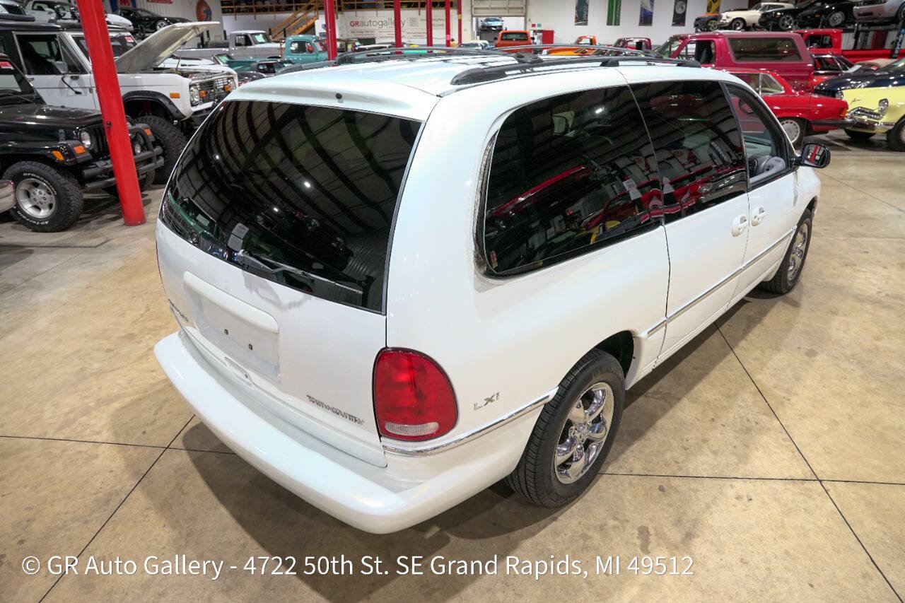 Used 1997 Chrysler Town & Country LXi FWD image 16