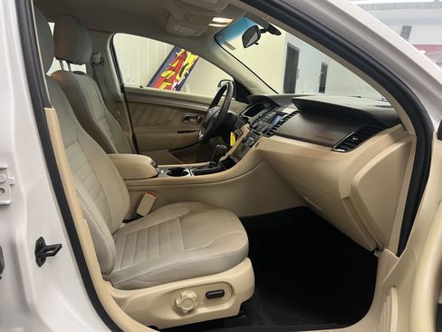 Used 2019 Ford Taurus SE FWD image 21