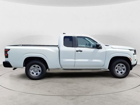Used 2022 Nissan Frontier S RWD image 3