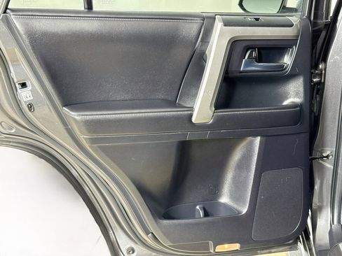 Used 2015 Toyota 4Runner SR5 w/ Four Season Floor Mat Package AWD/4WD image 22