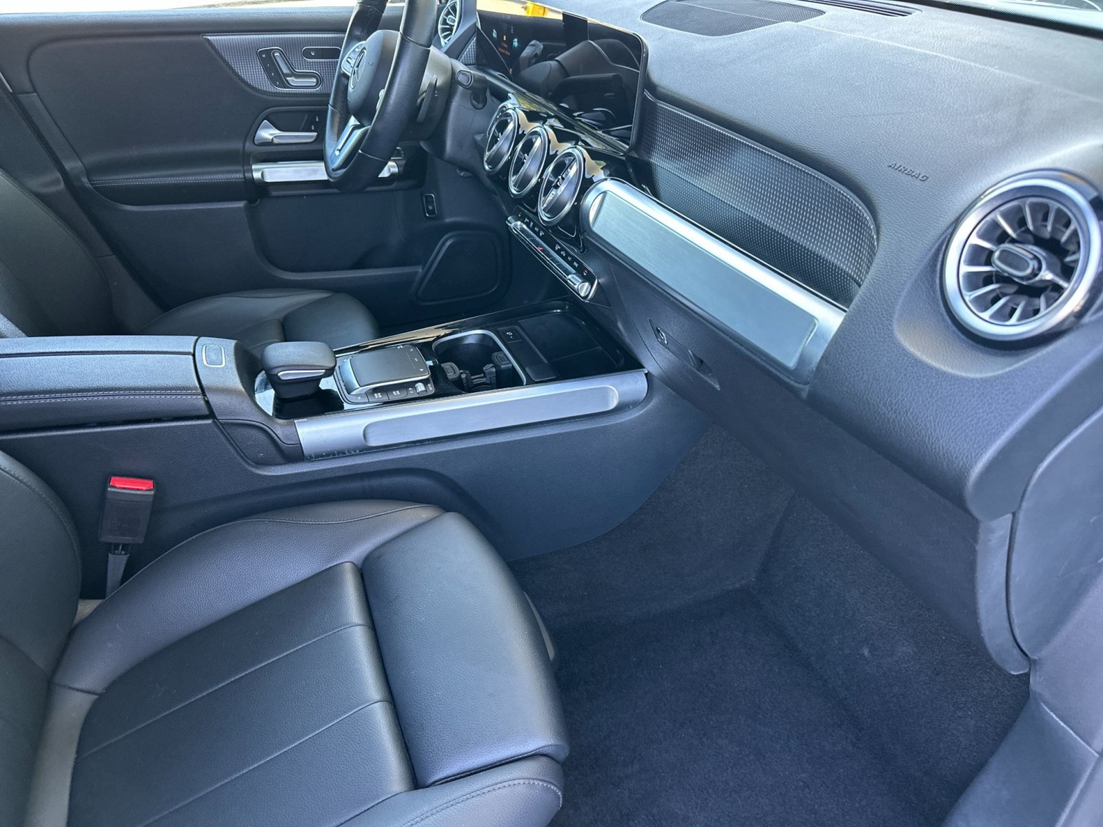 Used 2023 Mercedes-Benz GLB 250 w/ Premium Package image 15