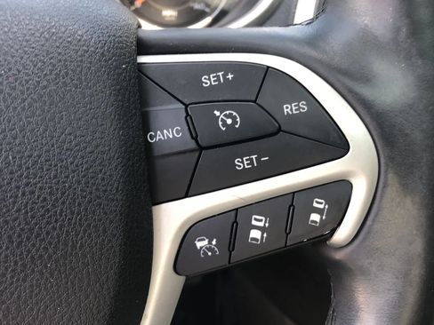 Used 2015 Jeep Cherokee Trailhawk w/ Comfort/Convenience Group AWD/4WD image 13