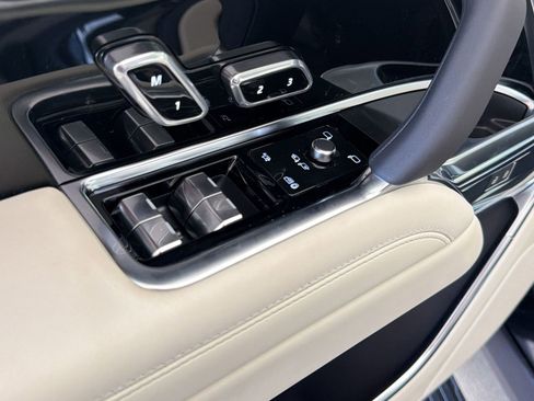 New 2026 Land Rover Range Rover Long Wheelbase SE image 14