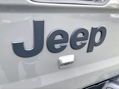 Used 2021 Jeep Gladiator Sport AWD/4WD image 8
