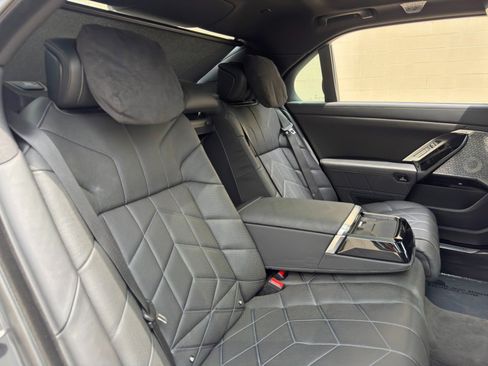 Used 2024 BMW i7 eDrive50 w/ M Sport Package RWD image 55
