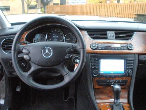 Used 2006 Mercedes-Benz CLS 500 image 32