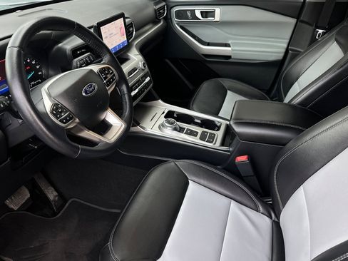 Certified 2022 Ford Explorer XLT w/ Equipment Group 202A image 9