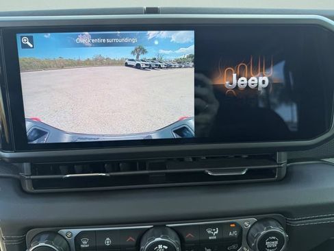 Used 2025 Jeep Gladiator Mojave w/ Convenience Group AWD/4WD image 25