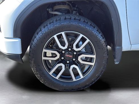 Used 2023 GMC Sierra 1500 AT4 w/ Technology Package image 9