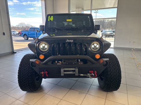 Used 2014 Jeep Wrangler Unlimited Rubicon w/ Max Tow Package image 2