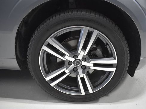 Used 2021 Volvo XC60 T5 Momentum w/ Climate Package AWD/4WD image 10