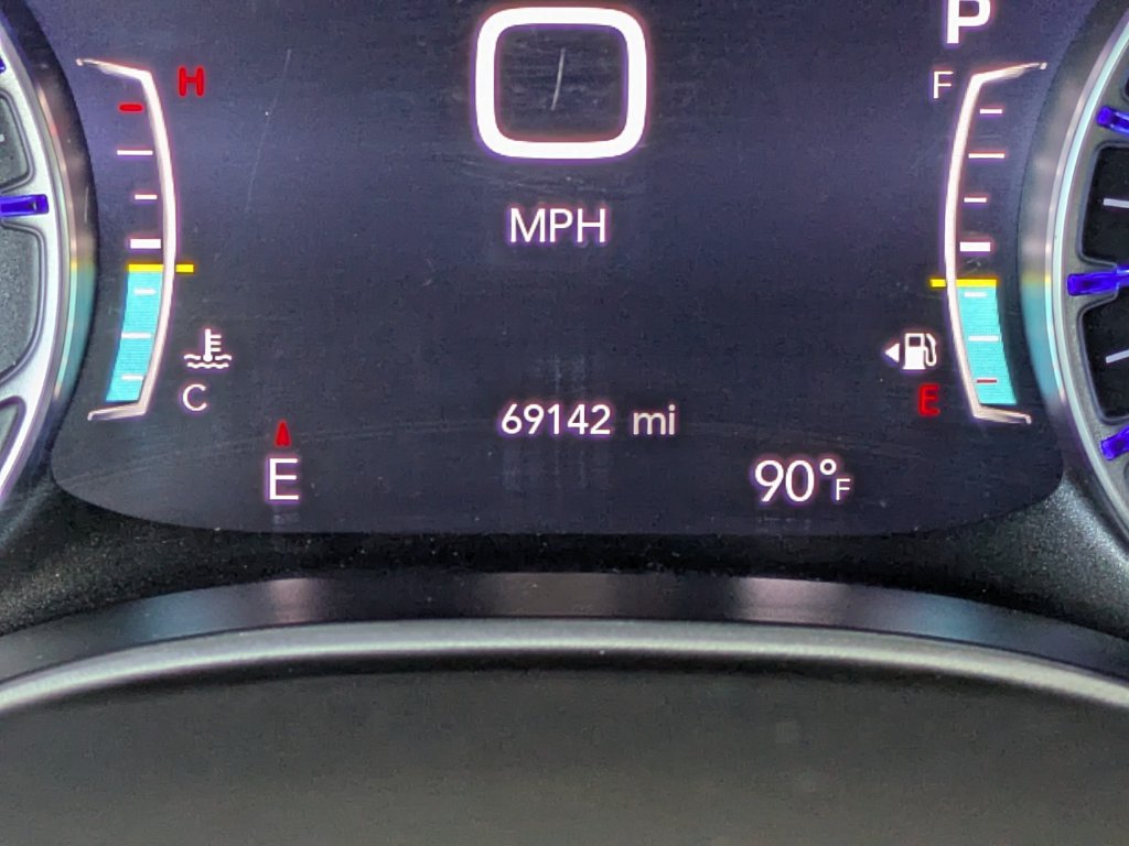 Used 2023 Chrysler Pacifica Touring-L FWD image 32