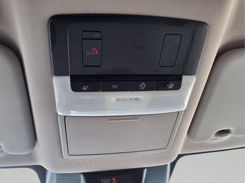 Used 2025 Nissan Rogue SV FWD image 27