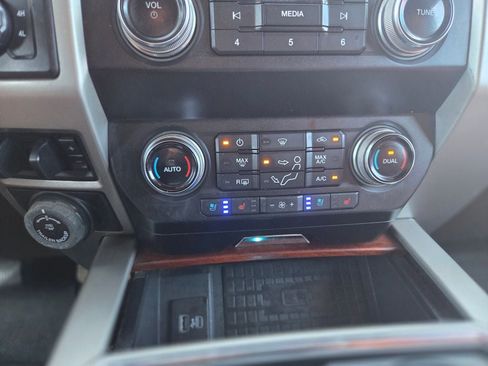 Used 2020 Ford F350 King Ranch w/ King Ranch Ultimate Package AWD/4WD image 25