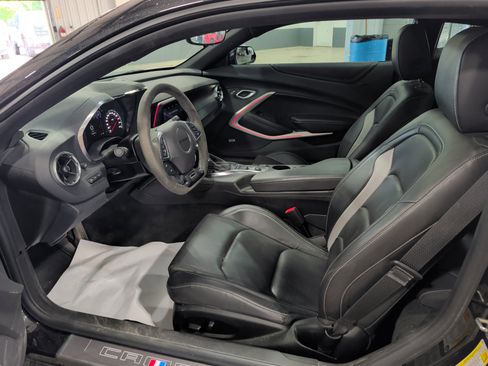 Used 2024 Chevrolet Camaro LT RWD image 7