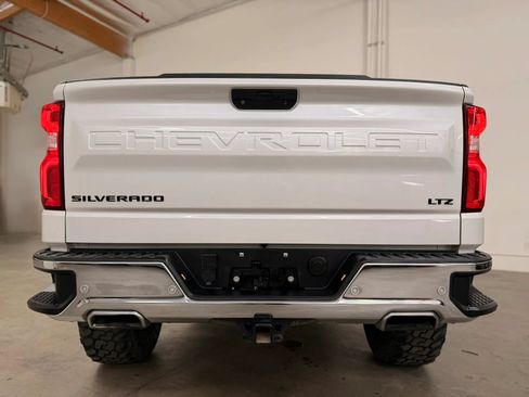 Used 2020 Chevrolet Silverado 1500 LTZ w/ Technology Package AWD/4WD image 10