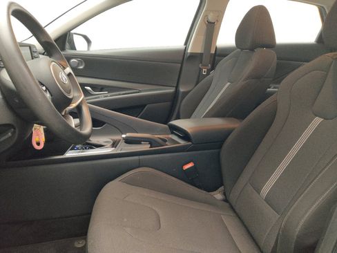 Used 2023 Hyundai Elantra SE FWD image 17