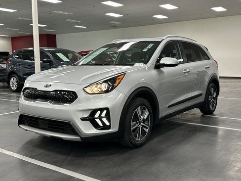 Used 2020 Kia Niro EX Premium image 3