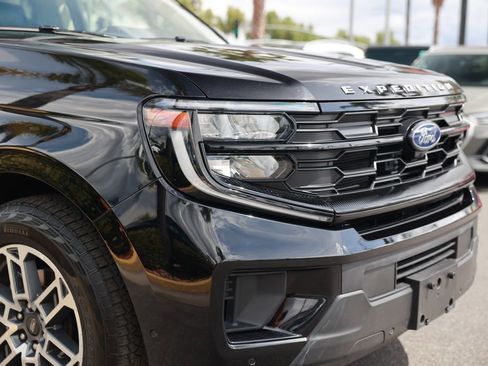Used 2025 Ford Expedition Active AWD/4WD image 7