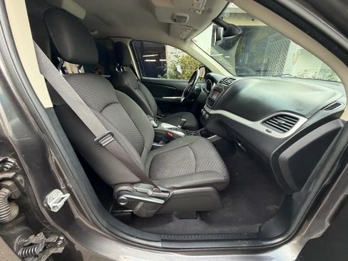 Used 2019 Dodge Journey SE w/ Connectivity Group FWD image 33