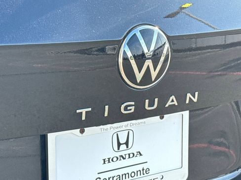 Used 2022 Volkswagen Tiguan SE R-Line image 21