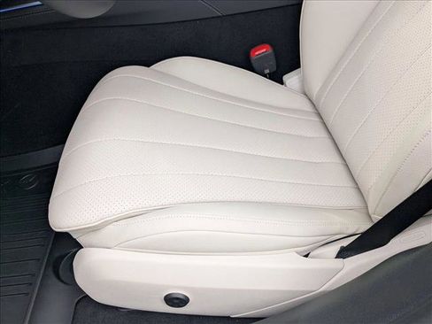 New 2026 Mercedes-Benz E 350 4MATIC Sedan image 4