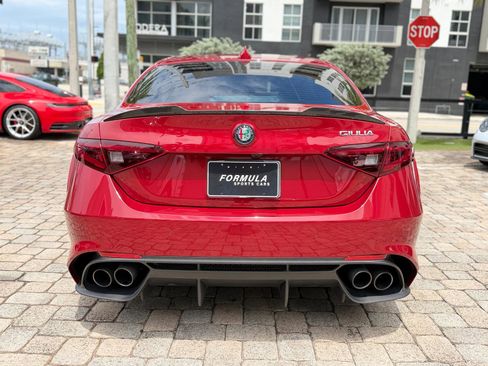 Used 2017 Alfa Romeo Giulia Quadrifoglio RWD image 16